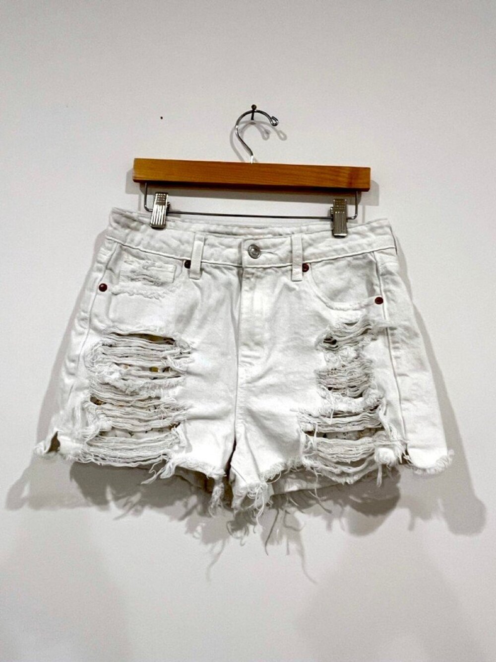 American Eagle Mom Short Distressed White Floral 4